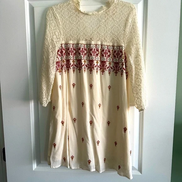 Cream and red dress - Picture 1 of 5